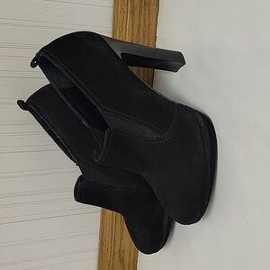 Carlo Pazolini black heeled suede bootie Euro sz 37 (US 7).
